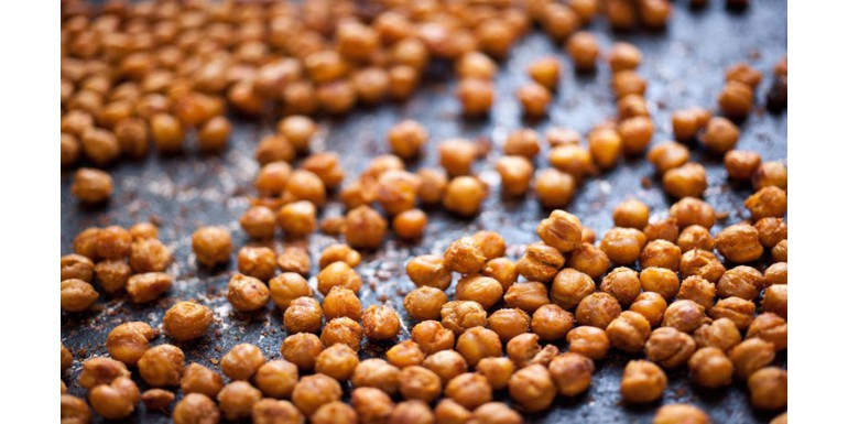 Chickpeas roasted with Madagascar pepper and cumin
